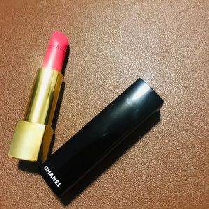 CHANEL Makeup - Chanel Rouge Allure Velvet #42 (L’ECLATANTE) CHANEL Makeup - Chanel Rouge Allure Velvet #42 (L’ECLATANTE)